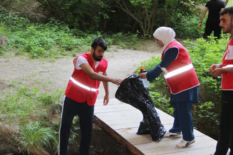 Genç Kızılay Nevşehir gönüllüleri Gomeda vadisini temizledi