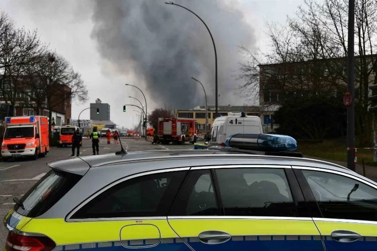 Almanya’da depolama tesisinde yangın: 140 kişi tahliye edildi